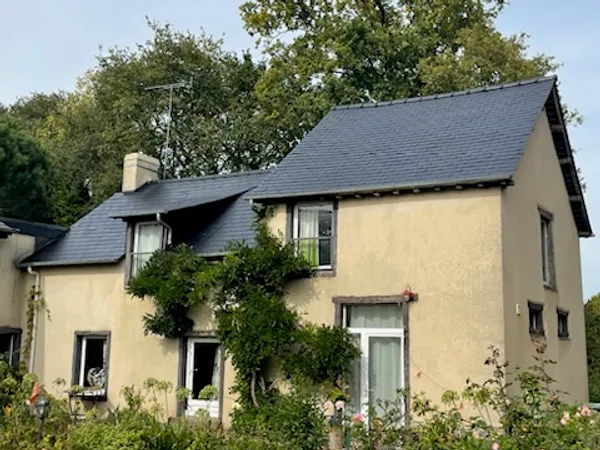 Résultat final : toiture étanche avec résine polyuréthane garantie 10 ans Toiture rénovée avec résine hydrofuge à Melesse - Résultat final