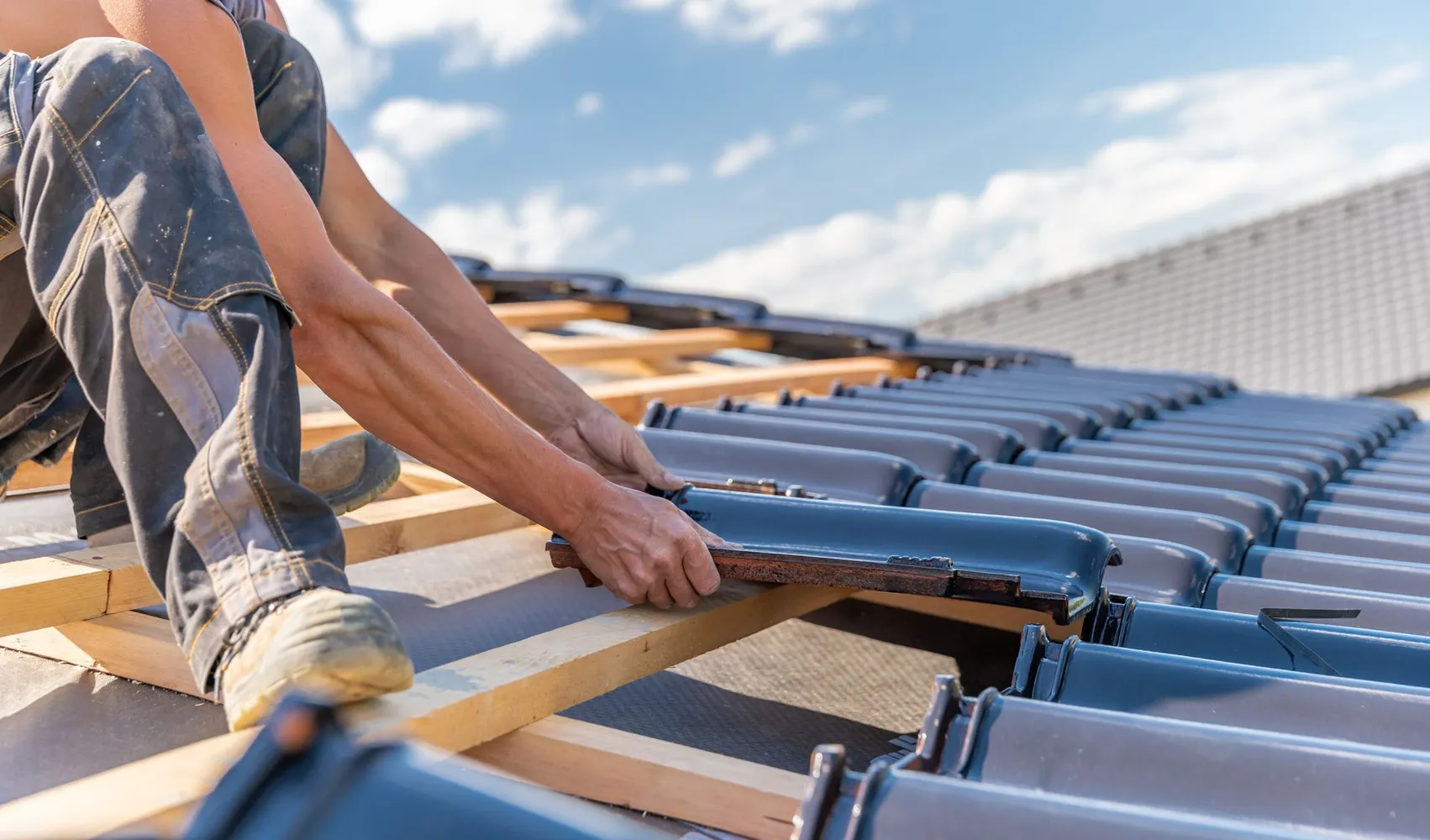 Maison avec toiture r&eacute;nov&eacute;e
