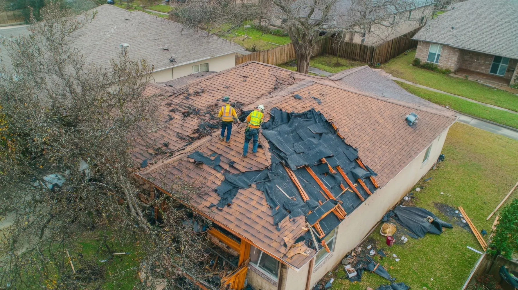 Maison avec toiture r&eacute;nov&eacute;e